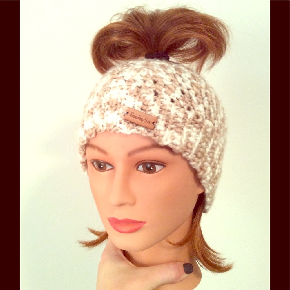 NWOT Sunday Six Pony Tail Beanie